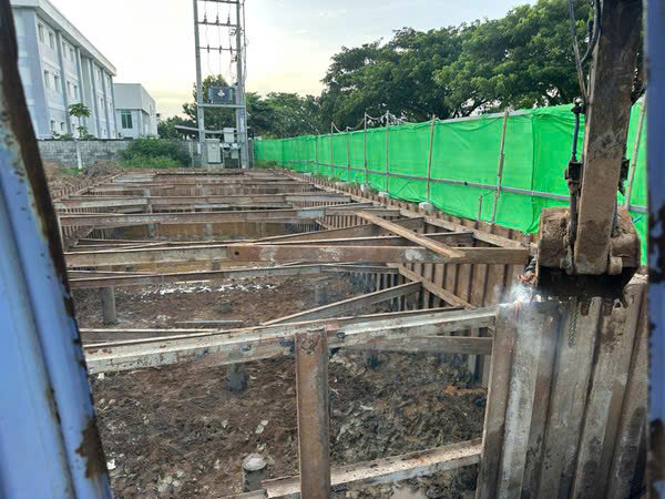 Thi công ép cừ C