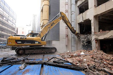 Đập phá tháo dở